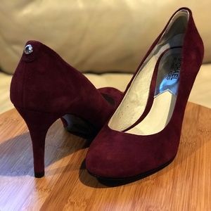 MICHAEL KORS burgundy suede pump size 8M